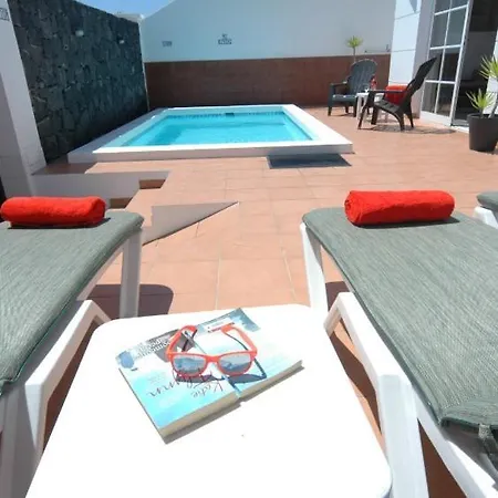 Villa Sleeps 6 With Pool *