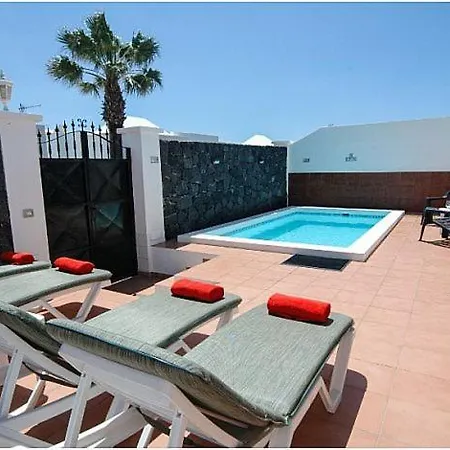 Villa Sleeps 6 With Pool