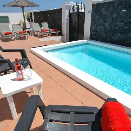 Sleeps 6 With Pool Costa Teguise
