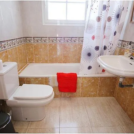 Villa Sleeps 6 With Pool *